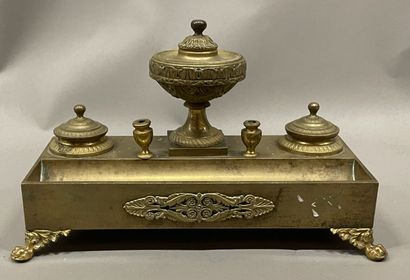 Bronze inkwell, Charles X style.
12.5 x 25...