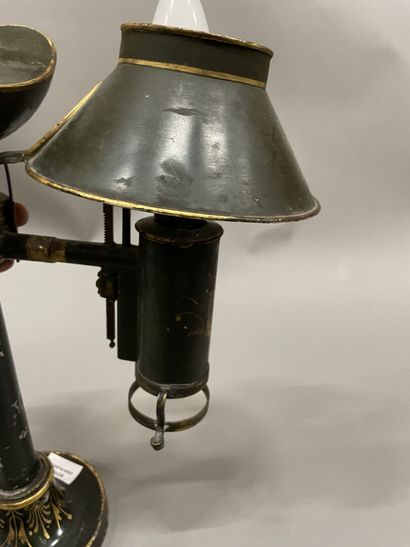 Green and gold lacquered metal quinquet lamp....