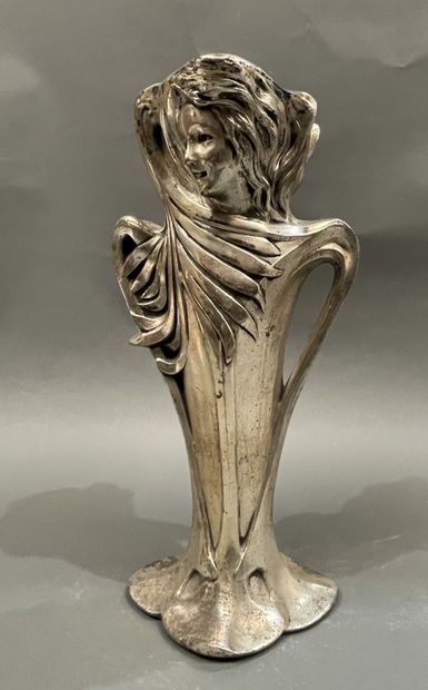 Lot of trinkets :
Silver-plated two-light...