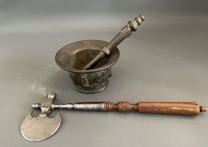 Wrought-iron sugar axe, wooden handle
L :...