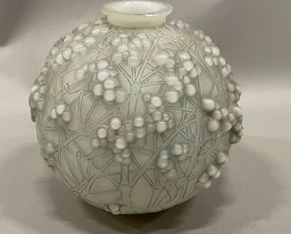 R. LALIQUE 
Mistletoe ball vase. 
Proof in...