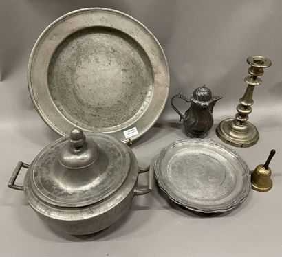 Set of pewter: Soup tureen, dish, plates...