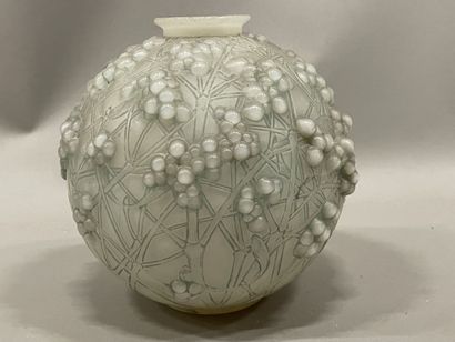 R. LALIQUE 
Mistletoe ball vase. 
Proof in...