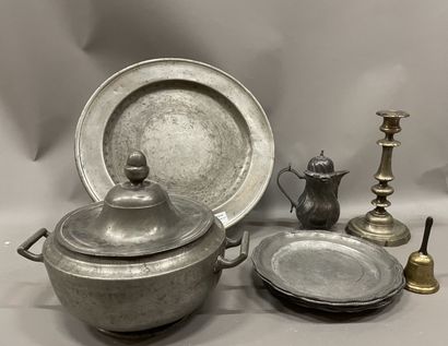 Set of pewter: Soup tureen, dish, plates...
