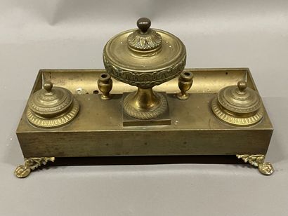 Bronze inkwell, Charles X style.
12.5 x 25...