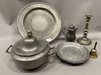 Set of pewter: Soup tureen, dish, plates...