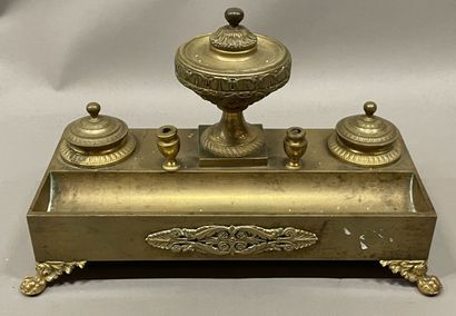 Bronze inkwell, Charles X style.
12.5 x 25...