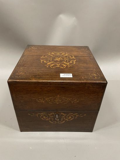 Rosewood and holly liquor box.
Louis Philippe...