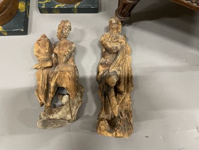 Lot of trinkets: Pair of candlesticks, stool...
