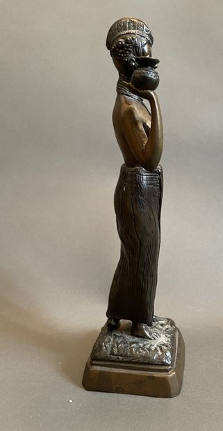 School of the XXth century
African woman...
