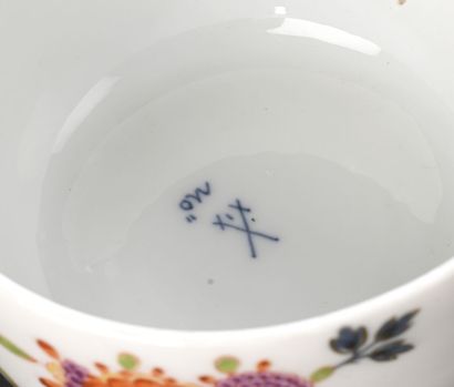 MEISSEN
Porcelain tea service with polychrome...