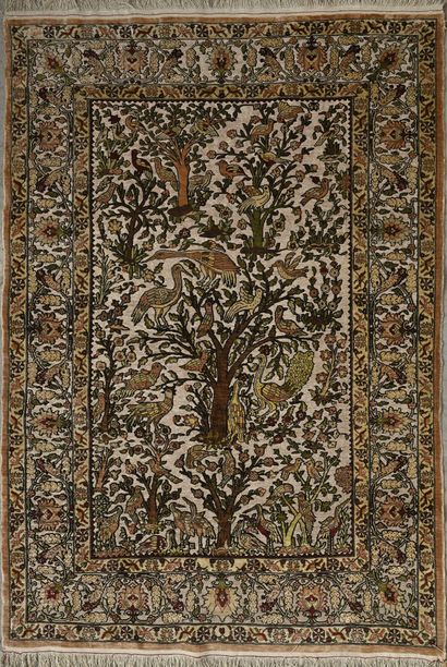 Hereké silk carpet with metallic thread embellishment
(warp,...