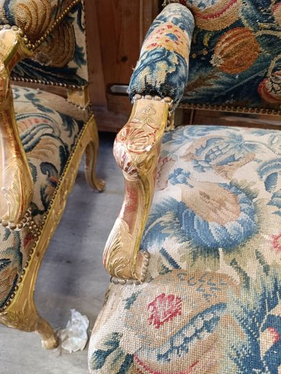 Salon furniture in molded, carved and gilded...