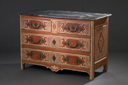 Moulded and lacquered wooden chest of drawers...