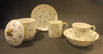 SÈVRES
Two litron goblets and their saucers...