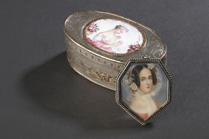 Silver and green gold/red gold snuff box...