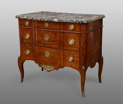 Petite commode en acajou et placage d'acajou...