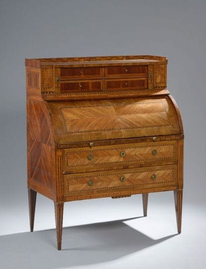 Commode bureau à gradin en placage de bois...