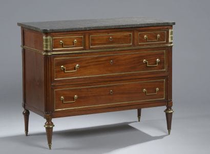 Commode en acajou et placage d'acajou à trois...