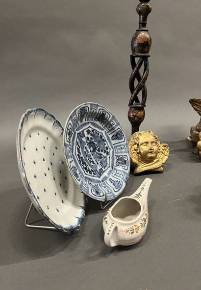 Small lot of trinkets: two piques cierge,...