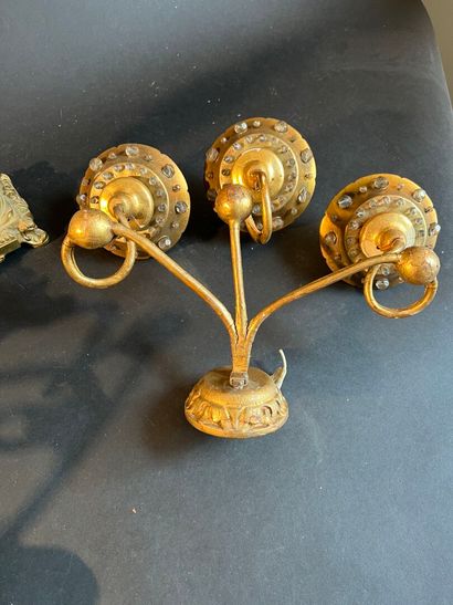 Gilt bronze oil lamp base, the porcelain...