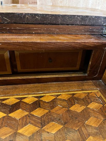 Lady's writing desk in veneered wood inlaid...