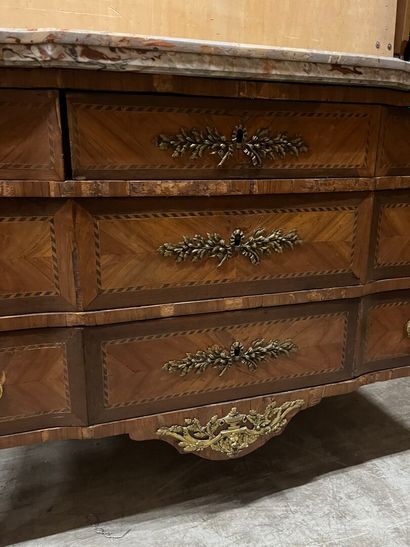 Veneered chest of drawers with five drawers...