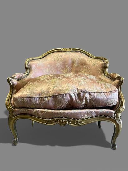 Gilded molded wood marquise carved with flowers,...