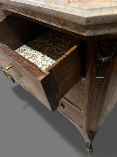 Veneered chest of drawers with five drawers...