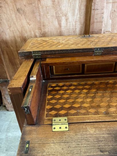 Lady's writing desk in veneered wood inlaid...