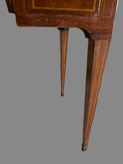 Lady's writing desk in veneered wood inlaid...