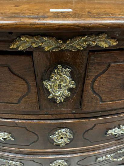Chest of drawers in waxed oak with four molded...