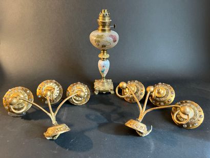 Gilt bronze oil lamp base, the porcelain...