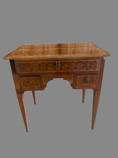 Lady's writing desk in veneered wood inlaid...