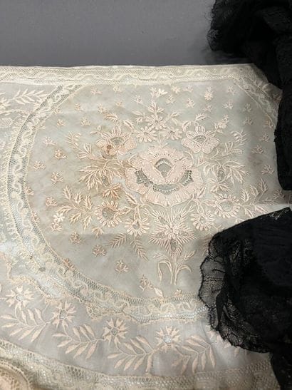 Lot of mourning lace and a christening d...