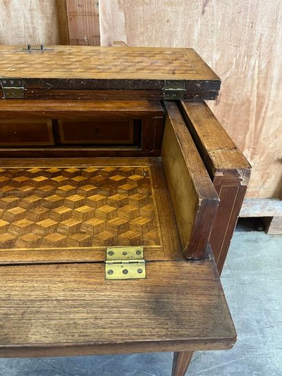 Lady's writing desk in veneered wood inlaid...
