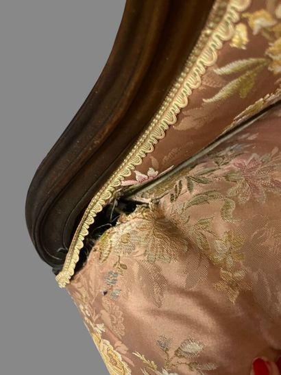 Natural wood, partially gilded, molded bergère...