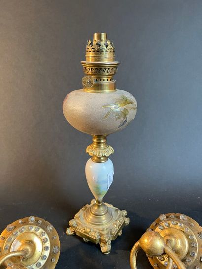 Gilt bronze oil lamp base, the porcelain...