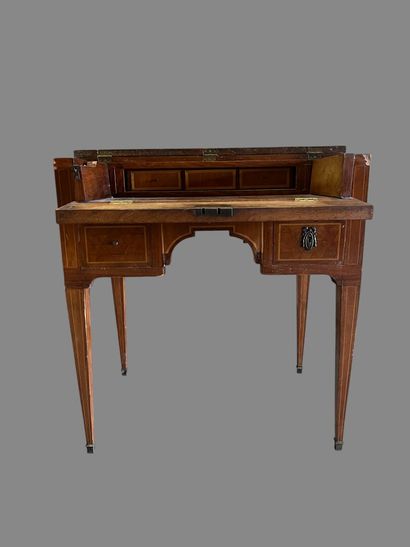 Lady's writing desk in veneered wood inlaid...