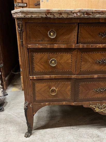 Veneered chest of drawers with five drawers...