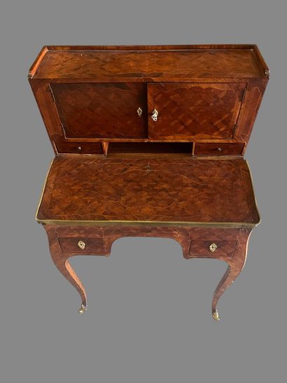Bureau bonheur du jour, in wood veneer inlaid...