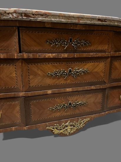 Veneered chest of drawers with five drawers...