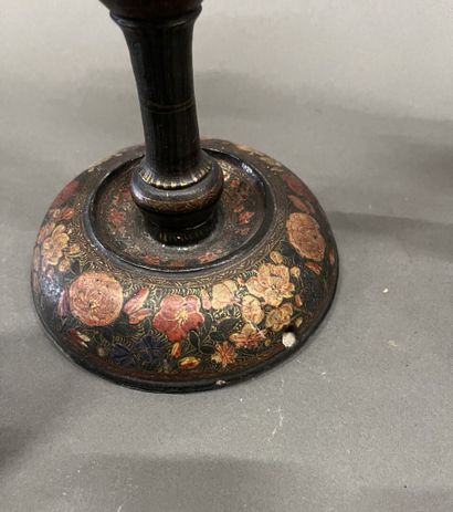 Small lot of trinkets: two piques cierge,...