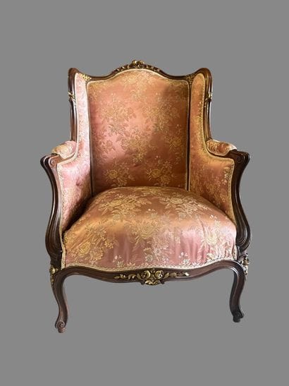 Natural wood, partially gilded, molded bergère...