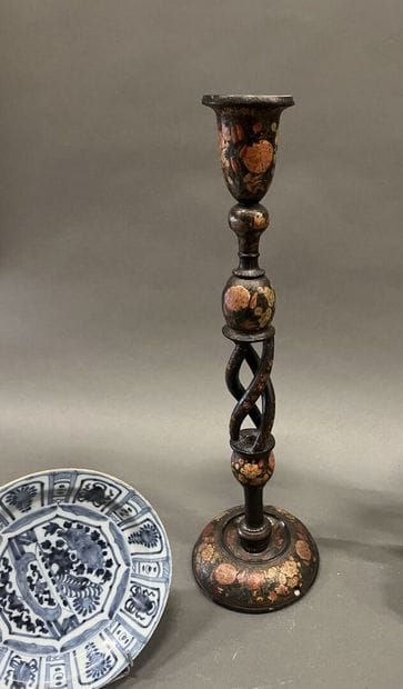 Small lot of trinkets: two piques cierge,...