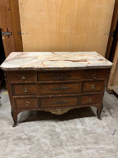Veneered chest of drawers with five drawers...