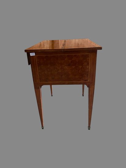 Lady's writing desk in veneered wood inlaid...