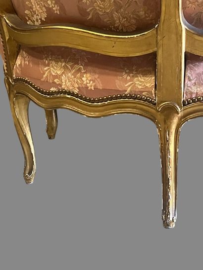 Gilded molded wood marquise carved with flowers,...