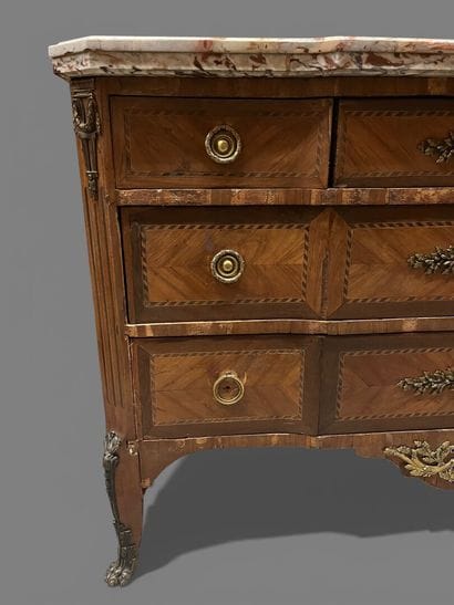 Veneered chest of drawers with five drawers...