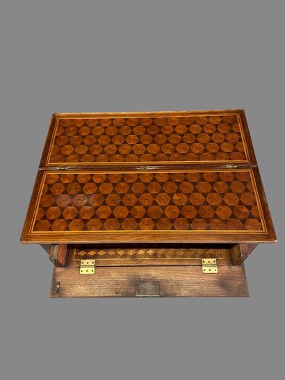Lady's writing desk in veneered wood inlaid...
